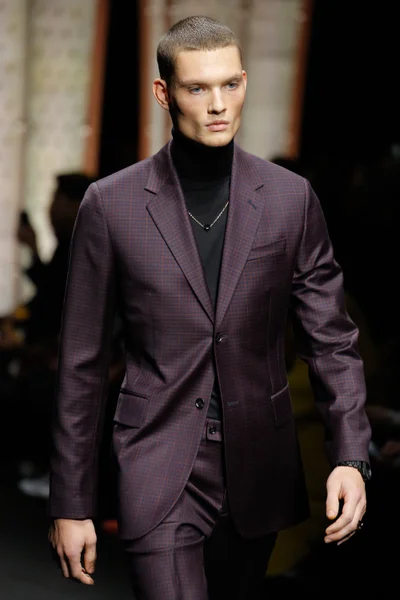 Look 13